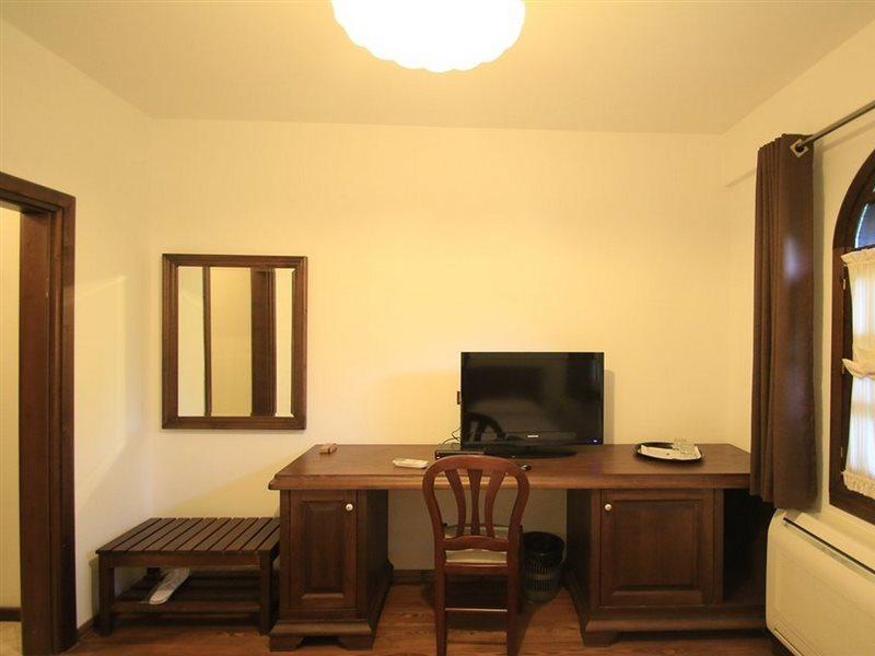 Boutique Hotel Muzaka Berat Exterior photo
