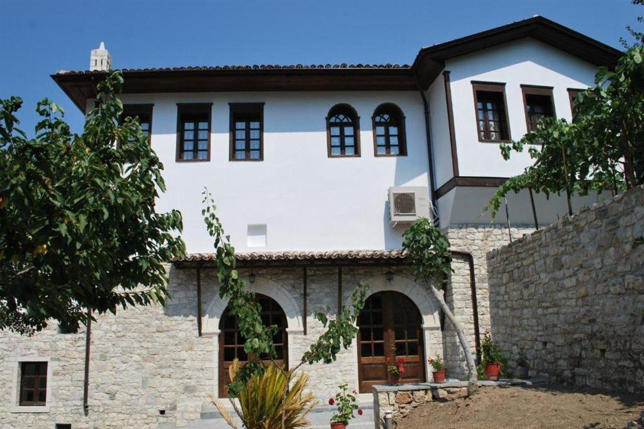 Boutique Hotel Muzaka Berat Exterior photo